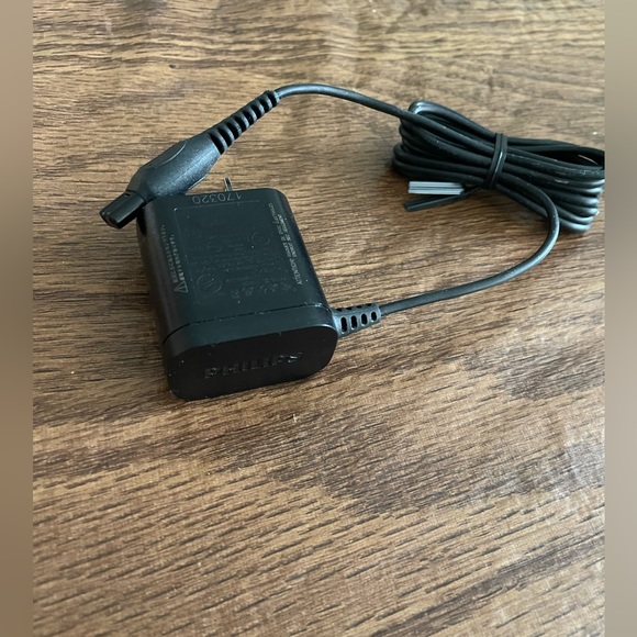 ac dc adapter Hq8505 Model 15001000 Input 15v -5.4w - Picture 5 of 5